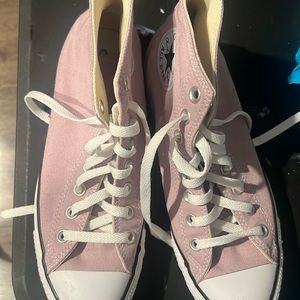 Converse all star high top women’s size 9 men’s size 7. Lilac color.